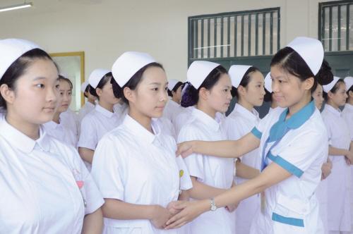 成都铁路卫生学校2019年招生简章