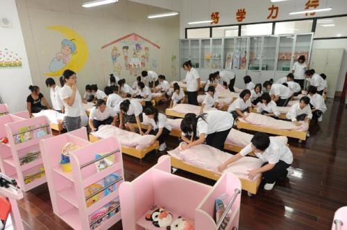 重庆男生学幼师专业就业前景怎么样？老师解答